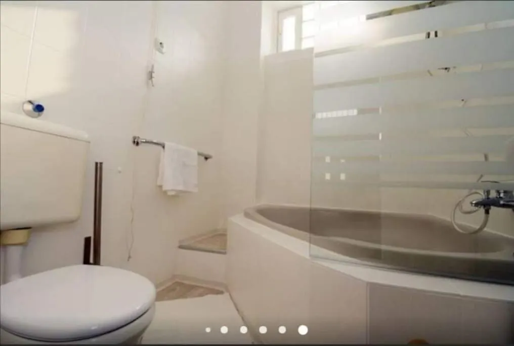 Apartment Gallery Flat In Party District Budapest