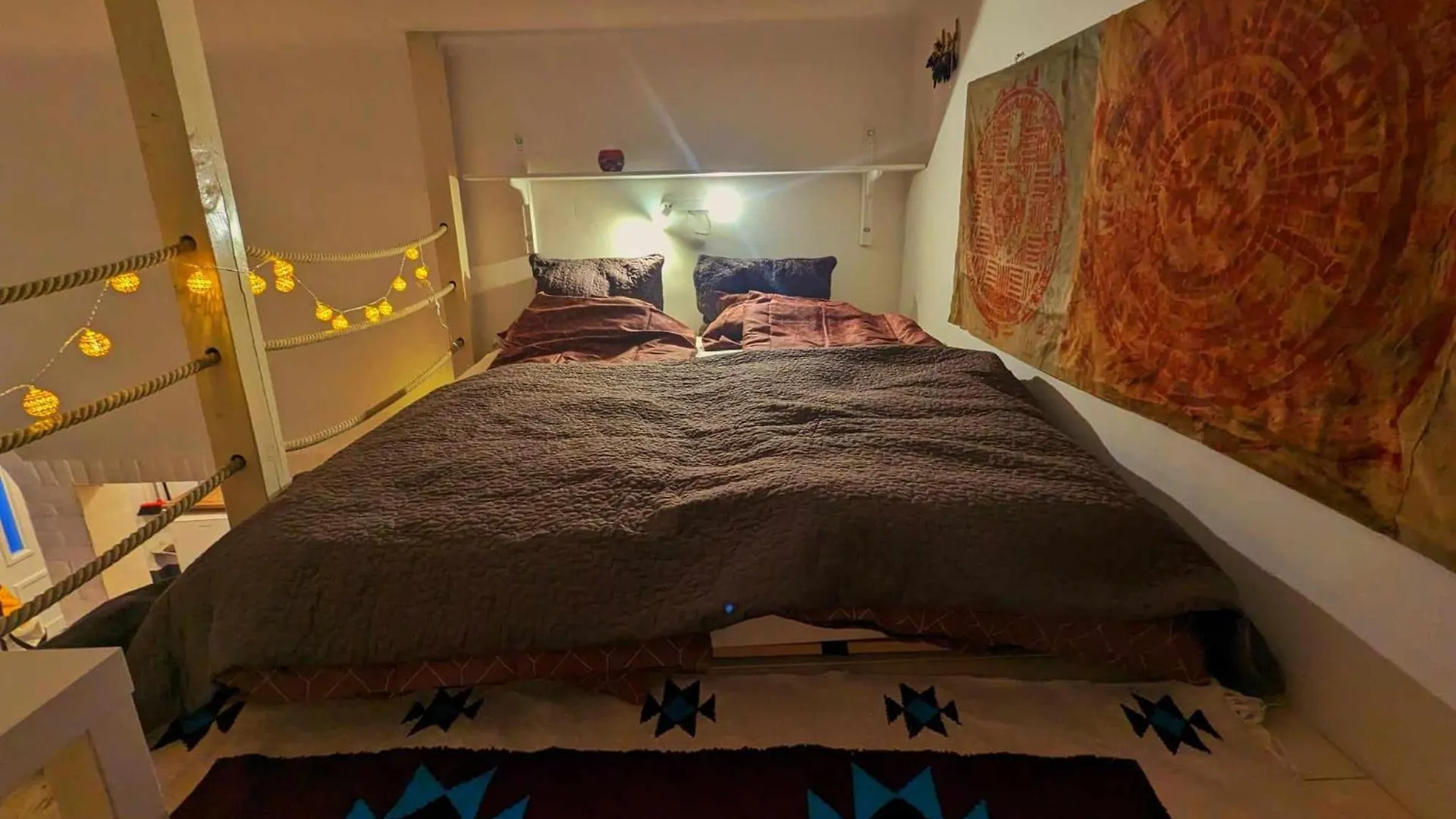 Apartment Gallery Flat In Party District Budapest