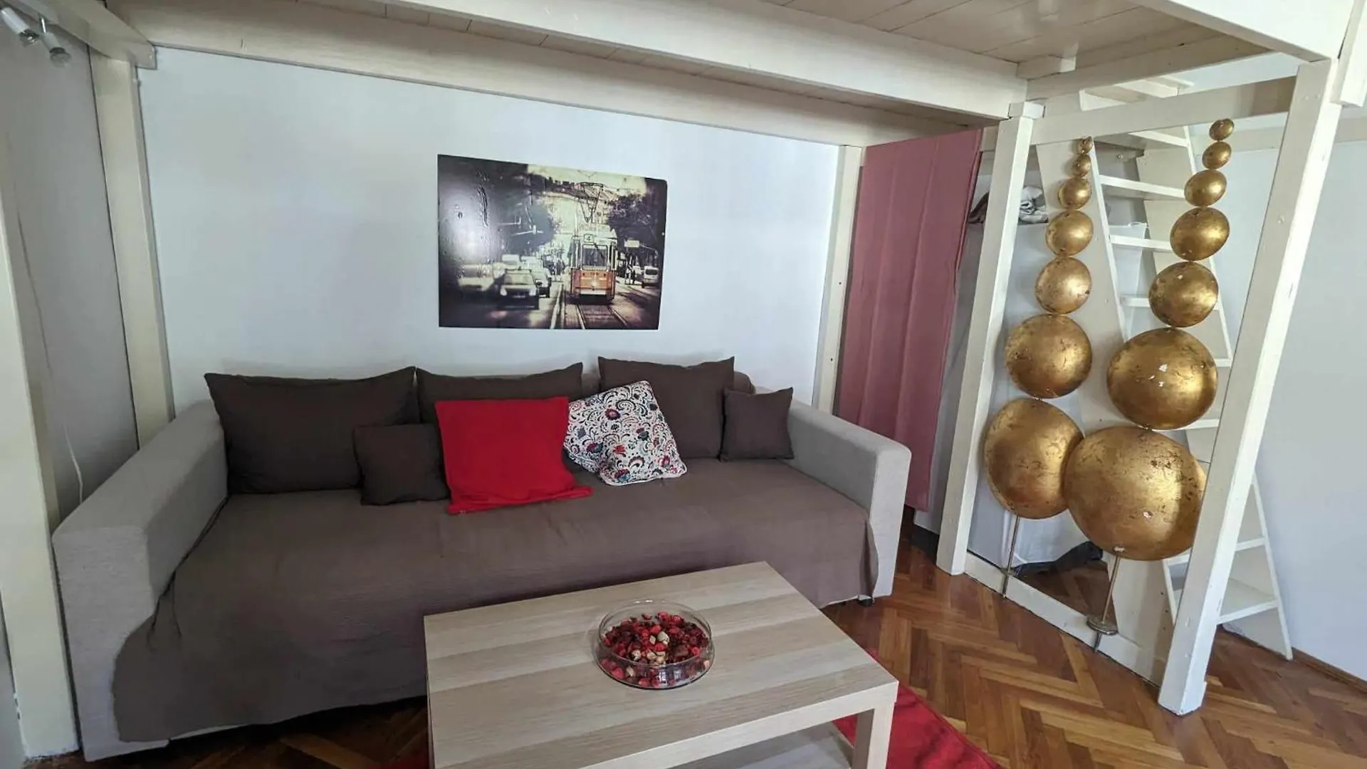 Gallery Flat In Party District Budapest Apartment
